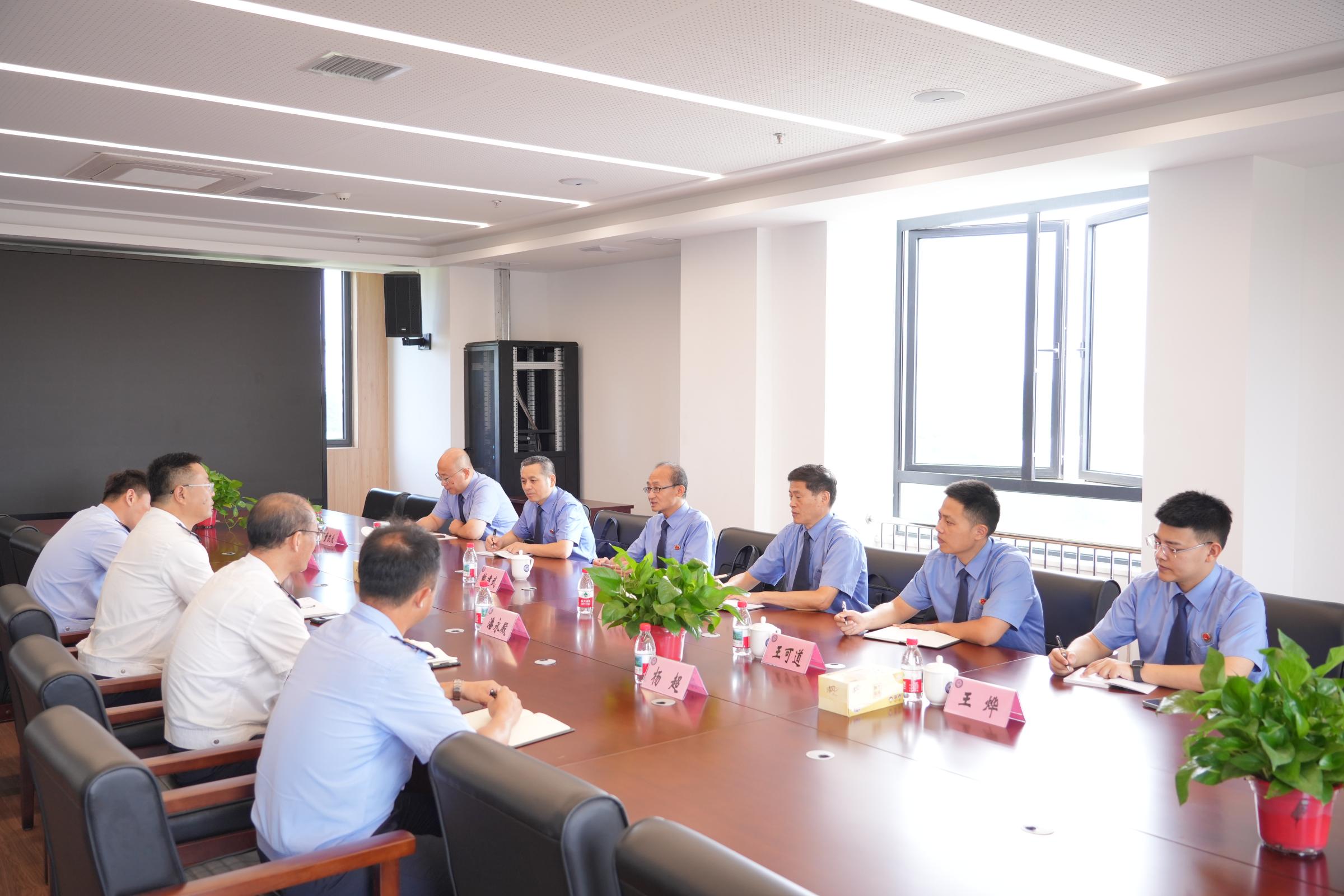 院领导赴省句容监狱调研工作.jpg